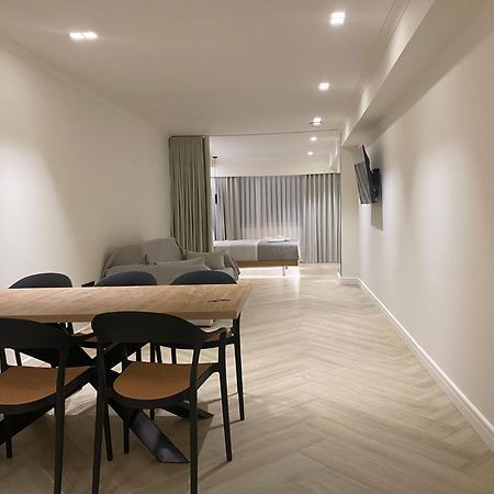 Aparthotel Triple A - Near Ermou Shopping Street - Family Hospitality - Free Parking! Atenas Exterior foto