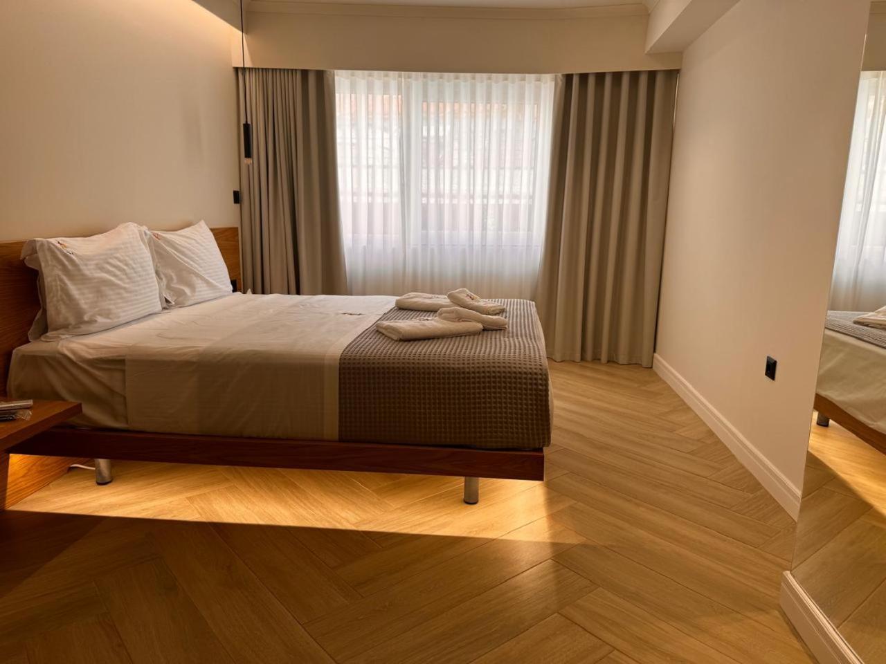 Aparthotel Triple A - Near Ermou Shopping Street - Family Hospitality - Free Parking! Atenas Exterior foto