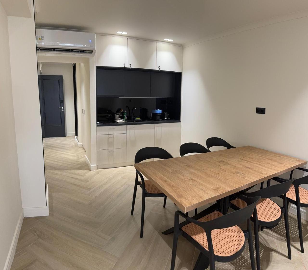 Aparthotel Triple A - Near Ermou Shopping Street - Family Hospitality - Free Parking! Atenas Exterior foto