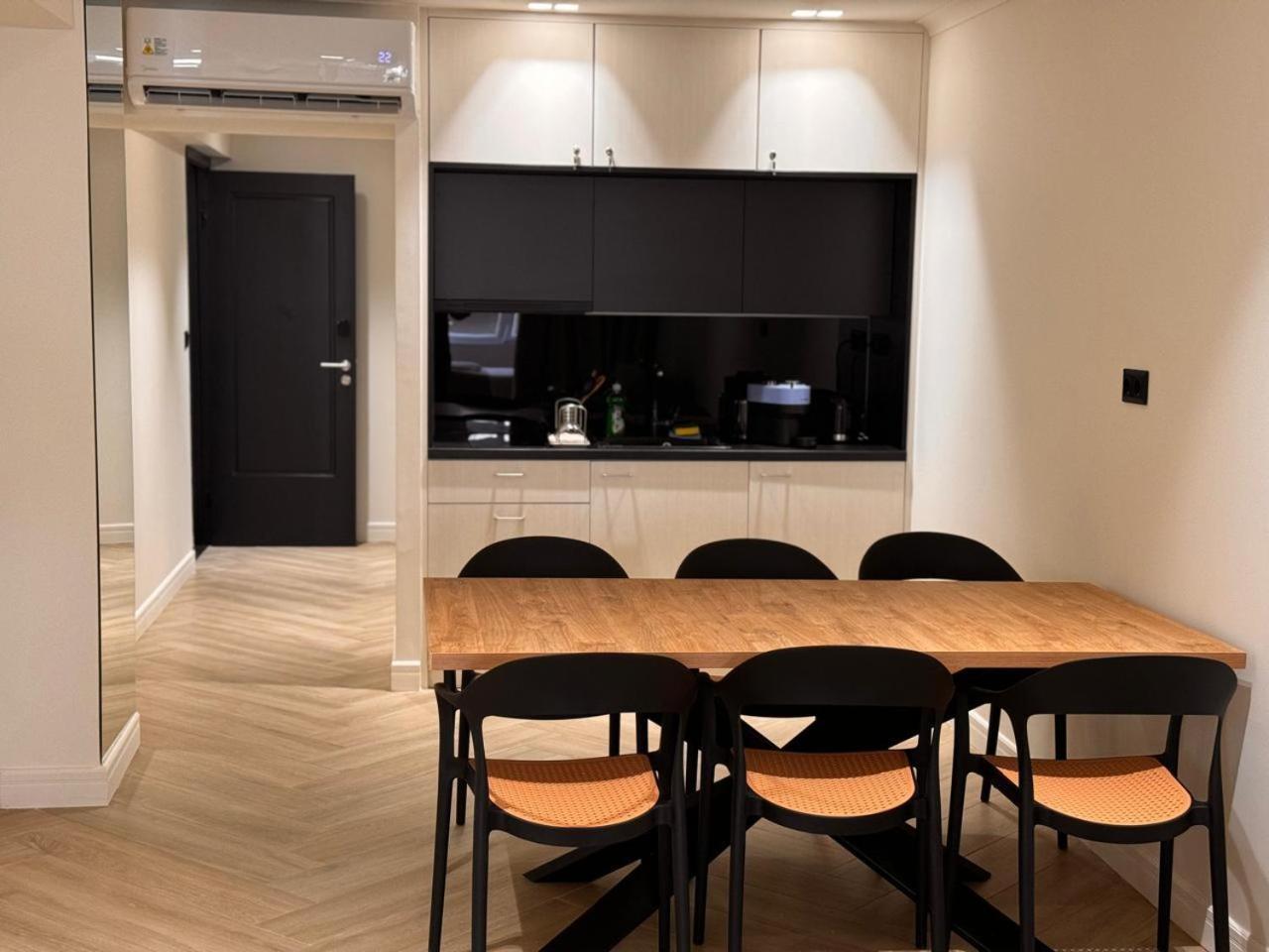 Aparthotel Triple A - Near Ermou Shopping Street - Family Hospitality - Free Parking! Atenas Exterior foto