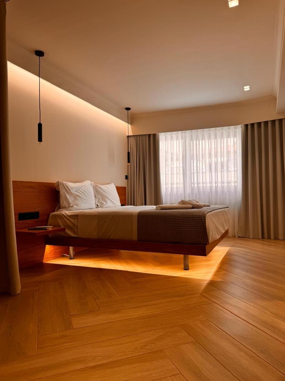 Aparthotel Triple A - Near Ermou Shopping Street - Family Hospitality - Free Parking! Atenas Exterior foto