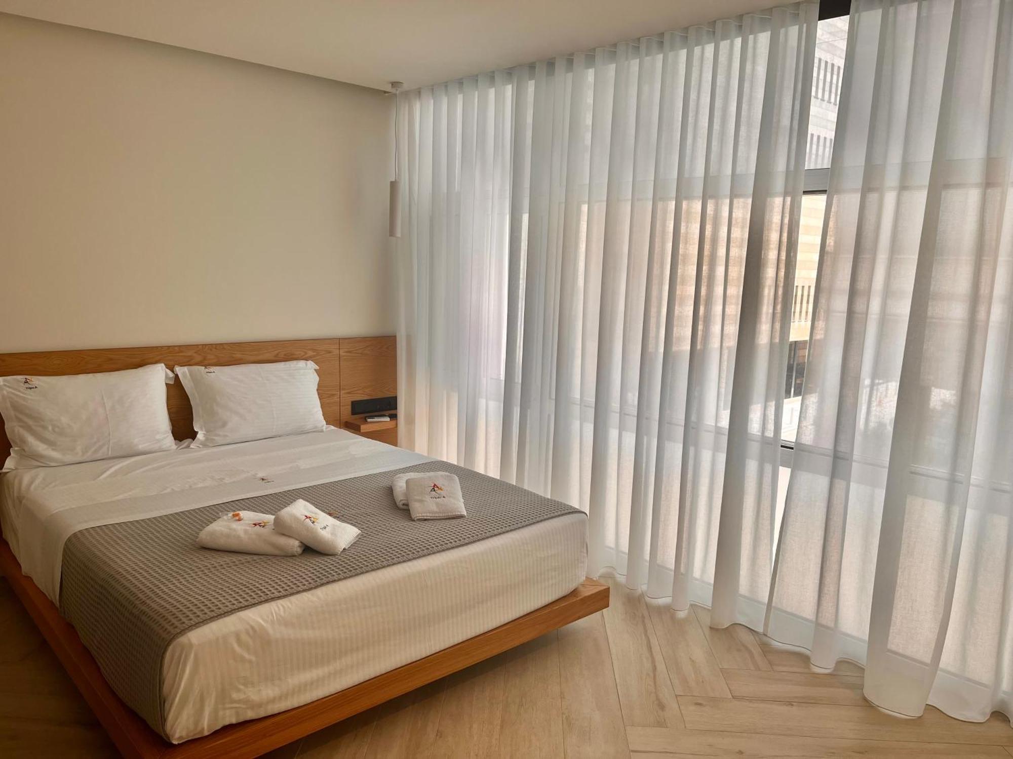 Aparthotel Triple A - Near Ermou Shopping Street - Family Hospitality - Free Parking! Atenas Exterior foto